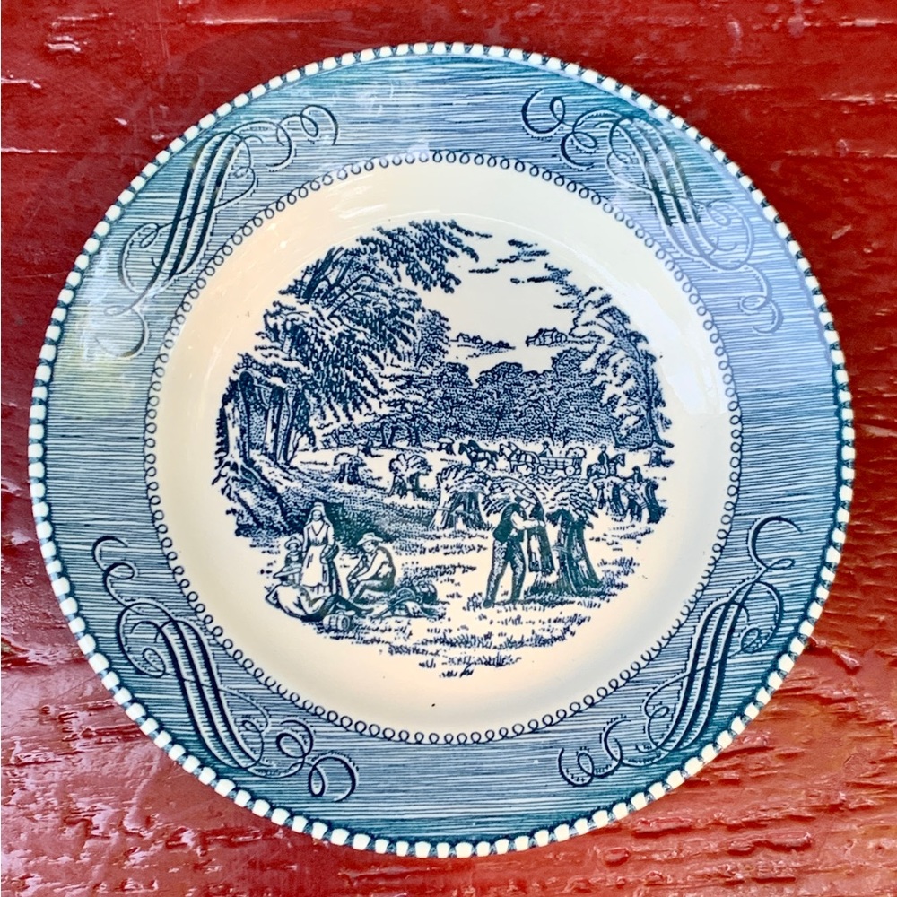 Royal China CURRIER & IVES Blue Harvest Scroll Pattern Bread & Butter Plate